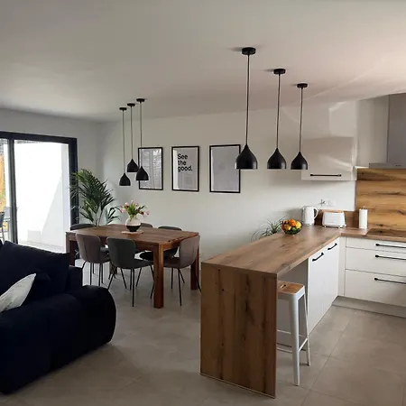 Dom wakacyjny New House With Garden - Beaches 11 Min Away *