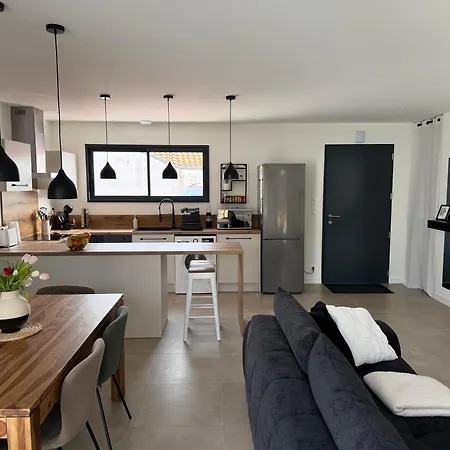 Dom wakacyjny New House With Garden - Beaches 11 Min Away *