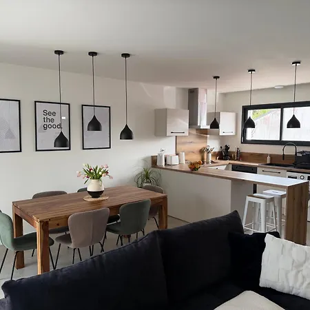 Dom wakacyjny New House With Garden - Beaches 11 Min Away