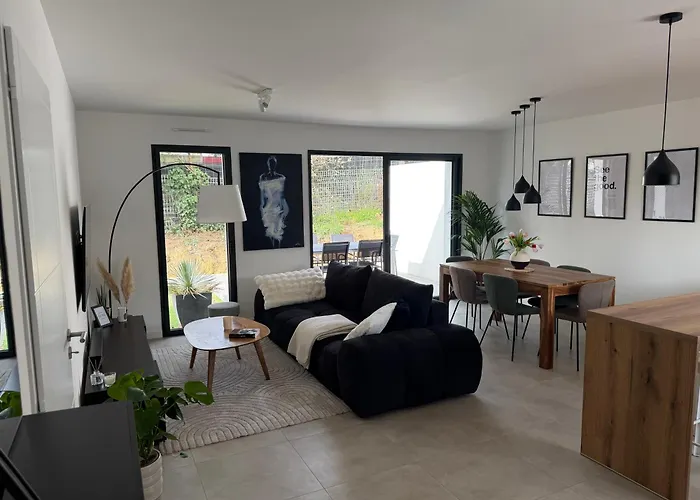New House With Garden - Beaches 11 Min Away 度假居 莱居永叙尔维