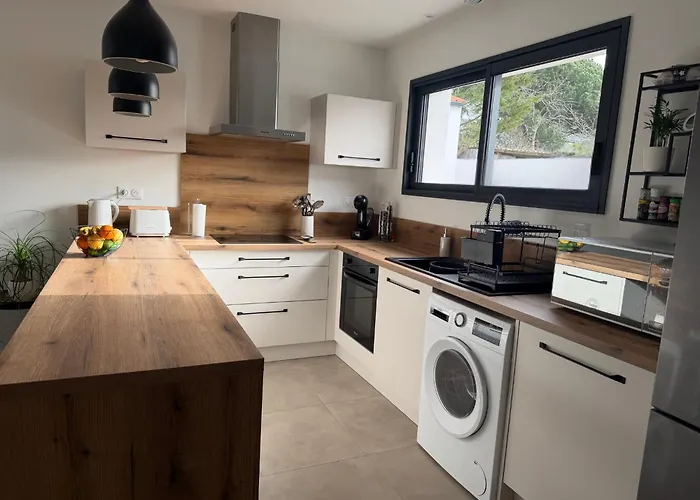 New House With Garden - Beaches 11 Min Away 度假居 莱居永叙尔维