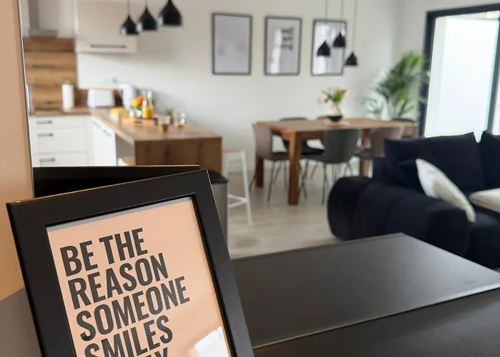 度假居 New House With Garden - Beaches 11 Min Away 莱居永叙尔维