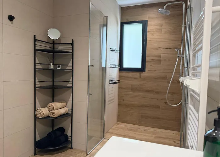 New House With Garden - Beaches 11 Min Away 莱居永叙尔维