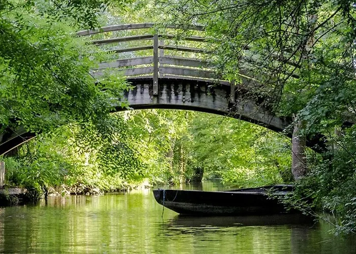 度假居 New House With Garden - Beaches 11 Min Away 莱居永叙尔维